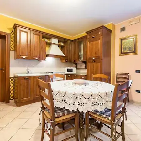 Mary Monte Grappa بورسو ديل جرابا